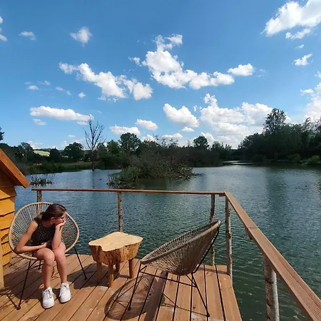 Les Flottantes Chalet *