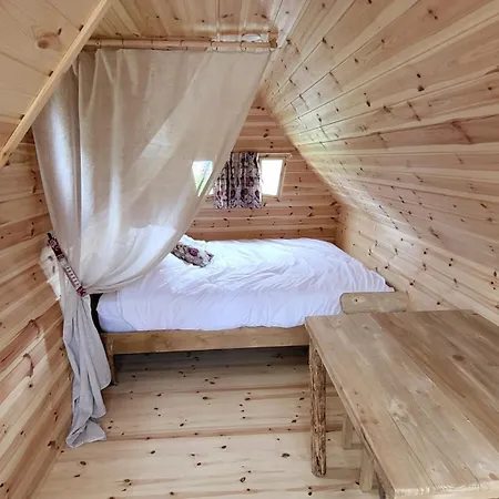 Les Flottantes בקתה