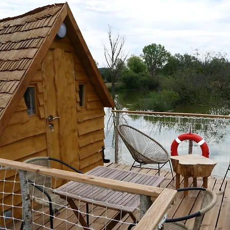 בקתה Les Flottantes