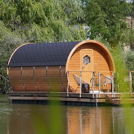 Les Flottantes בקתה