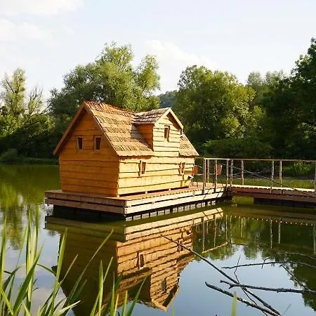 בקתה Les Flottantes