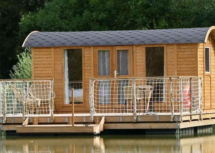 Les Flottantes Шале